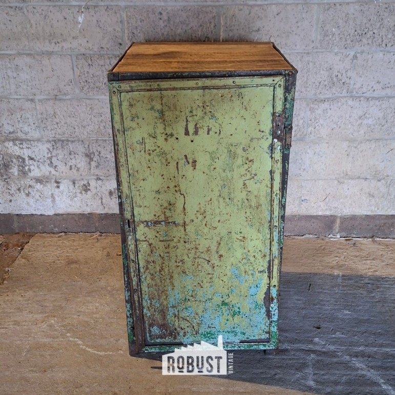 DDR Industrieel Werkkastje...