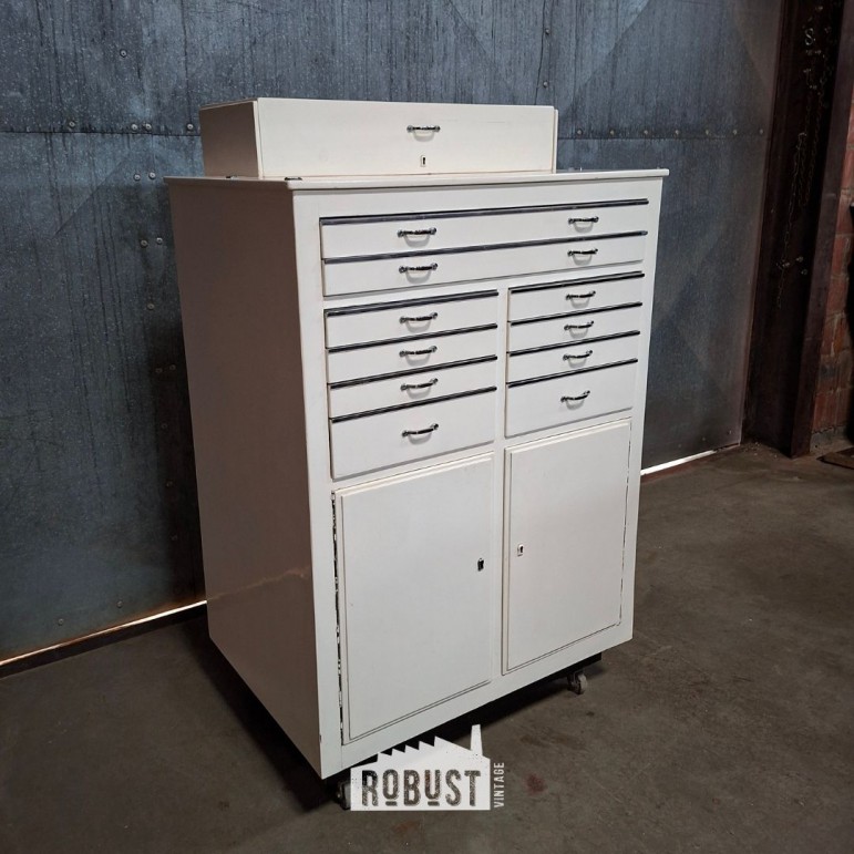 Houten tandartskast op wielen