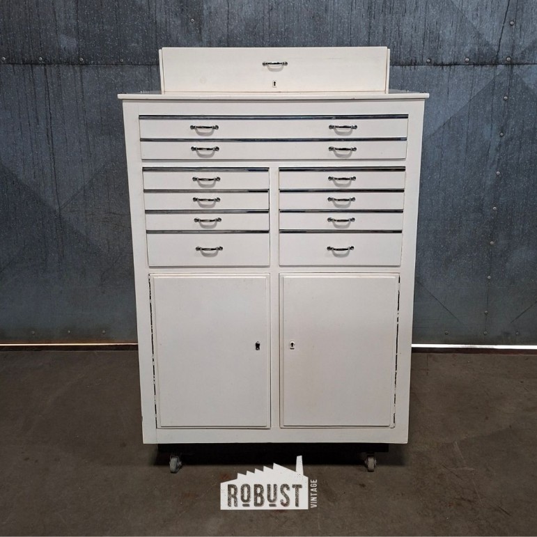 Houten tandartskast op wielen