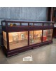 Toonbank met vitrine en...