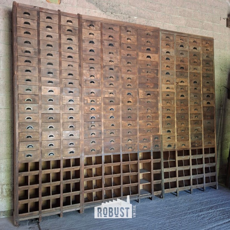 Wandvullende IJzerwarenkast