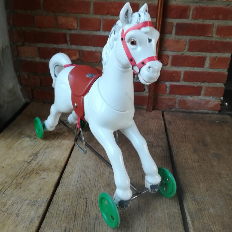Pracht lobby troon Plastic speelgoed paard